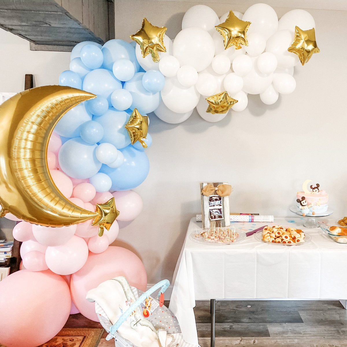 Premium Blue Ice Latex Balloon Cluster (5", 11” and 17”)